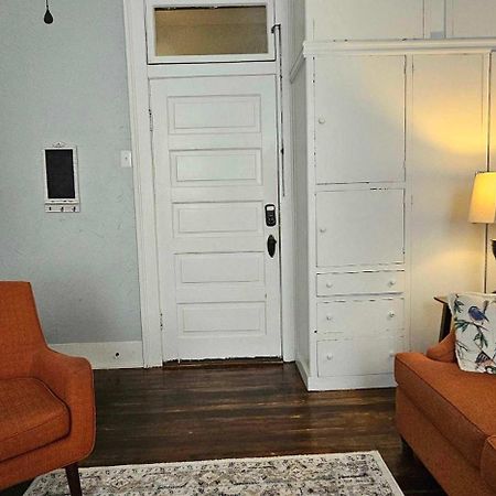Mins From Downtown & Dining, Dauphin Darling 2 Apartment Mobile Bagian luar foto