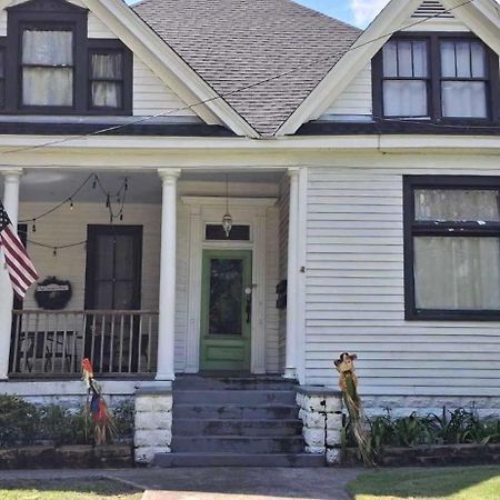 Mins From Downtown & Dining, Dauphin Darling 2 Apartment Mobile Bagian luar foto