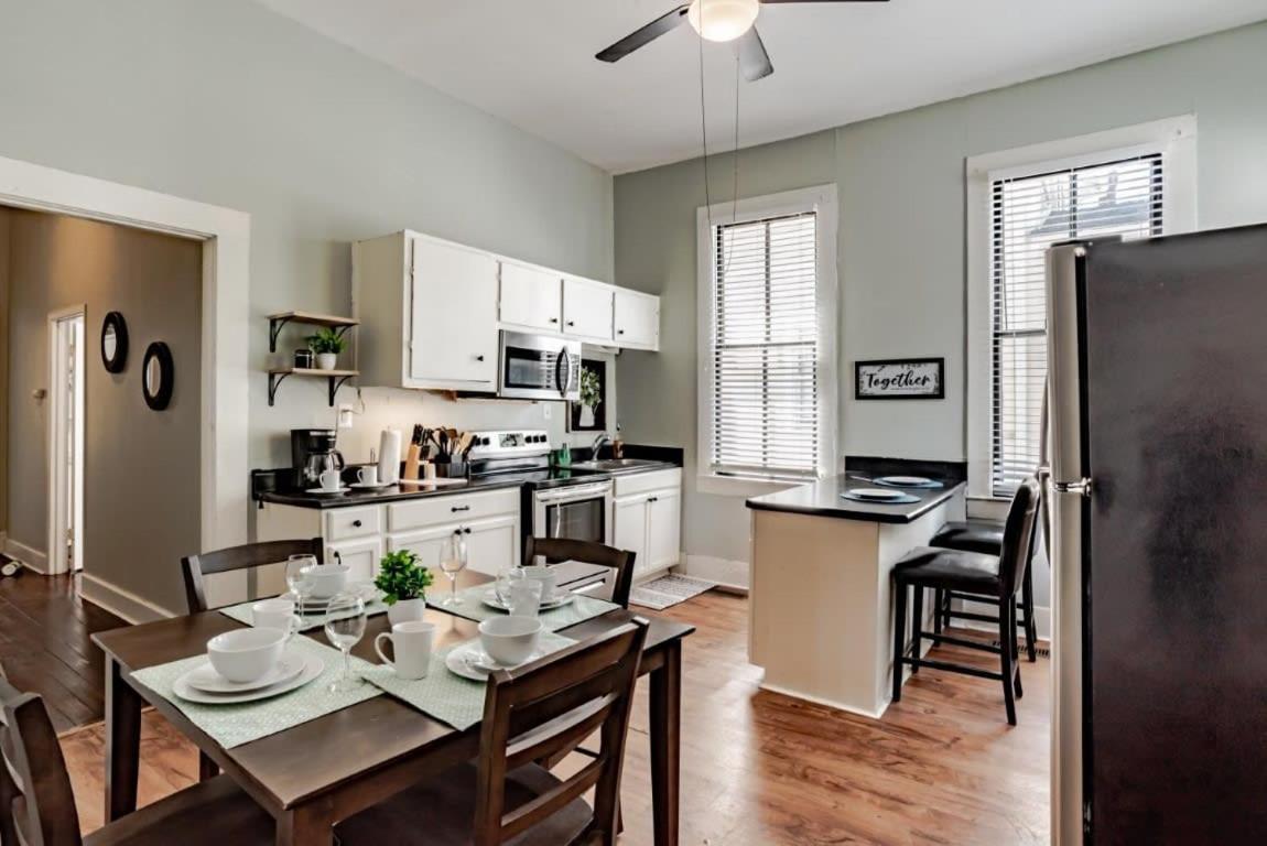 Mins From Downtown & Dining, Dauphin Darling 2 Apartment Mobile Bagian luar foto