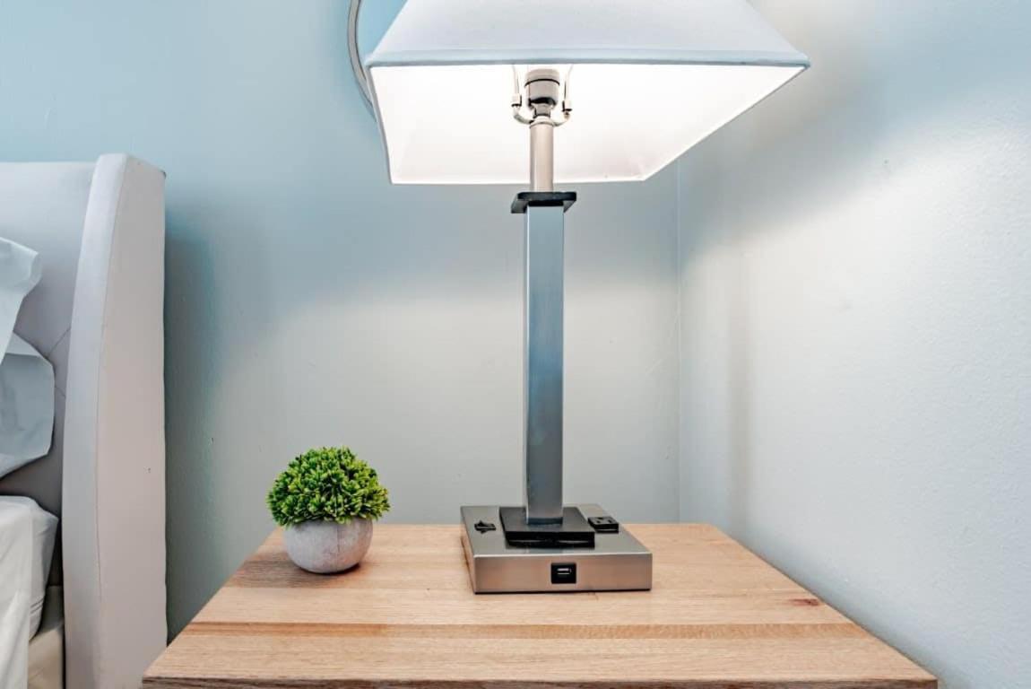 Mins From Downtown & Dining, Dauphin Darling 2 Apartment Mobile Bagian luar foto