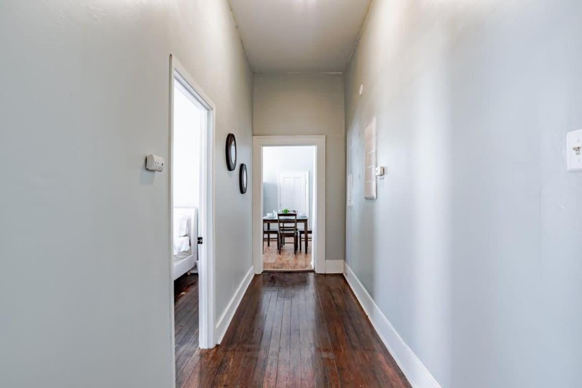Mins From Downtown & Dining, Dauphin Darling 2 Apartment Mobile Bagian luar foto
