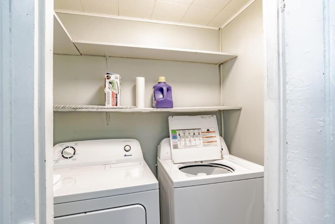 Mins From Downtown & Dining, Dauphin Darling 2 Apartment Mobile Bagian luar foto