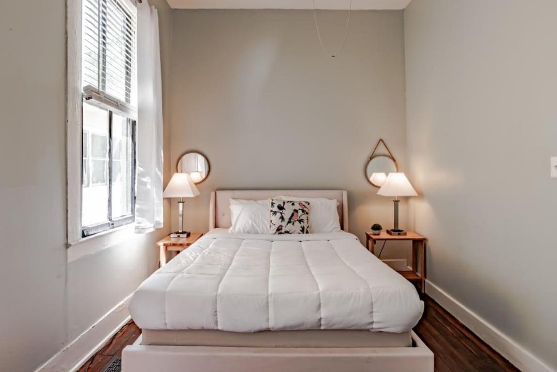 Mins From Downtown & Dining, Dauphin Darling 2 Apartment Mobile Bagian luar foto