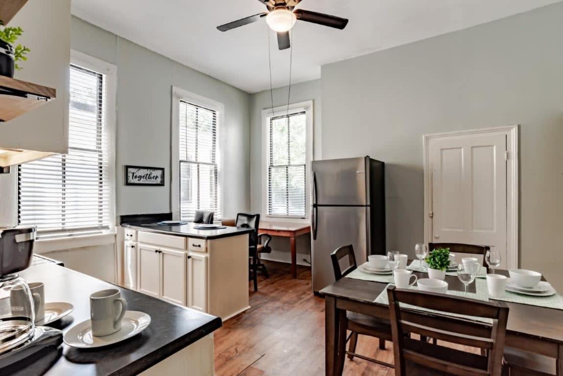 Mins From Downtown & Dining, Dauphin Darling 2 Apartment Mobile Bagian luar foto