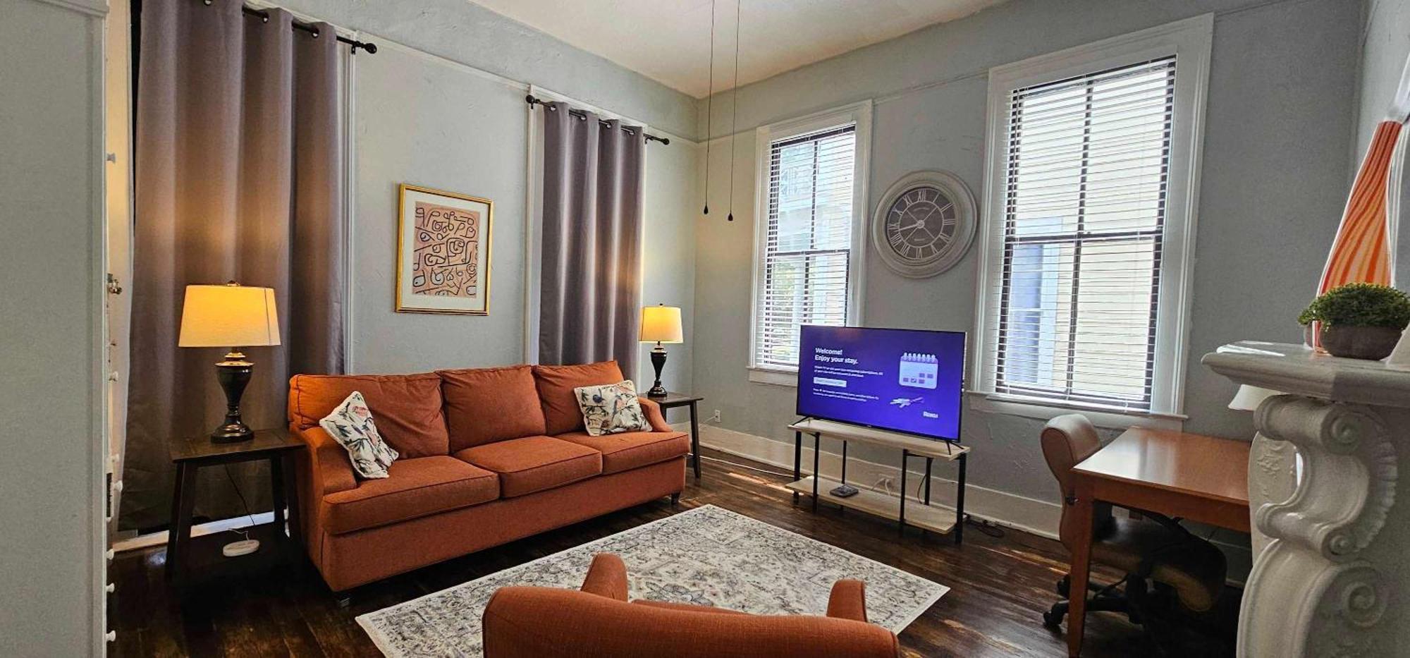 Mins From Downtown & Dining, Dauphin Darling 2 Apartment Mobile Bagian luar foto